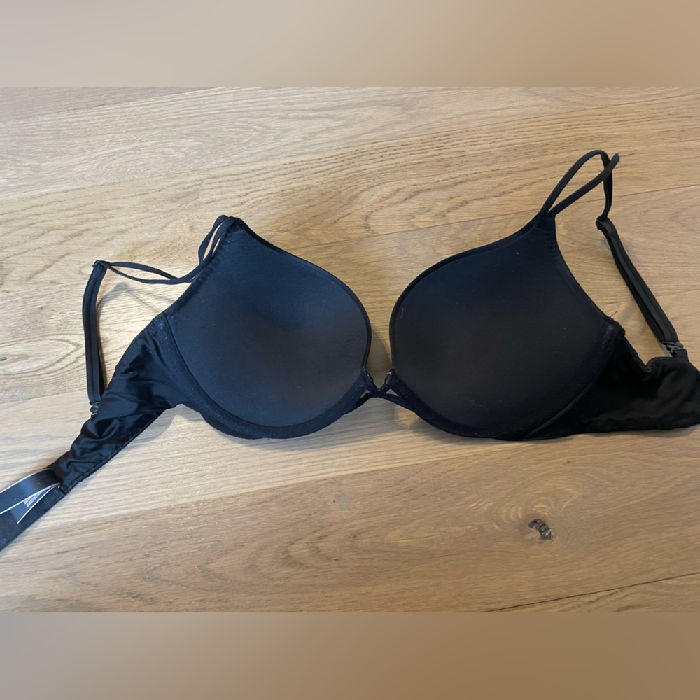 Victoria’s Secret Very Sexy Push-Up Bra in Black 32D - Picture 5 of 5